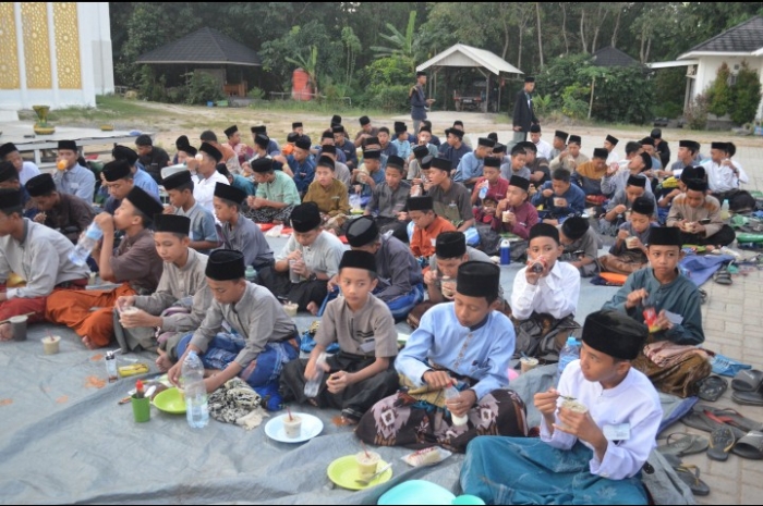 Pondok Modern Al-Jauhar Tungkaran Martapura Gelar Buka Puasa 10 Muharram